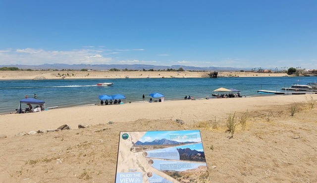 FAMILY FRIENDLY RIVER HOUSE IN RIO BUENA VISTA COMMUNITY/NEEDLES