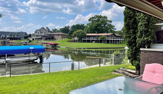 Family Friendly Riverside Oasis:4 BR, Spacious with Peaceful Scenic Views & ND!