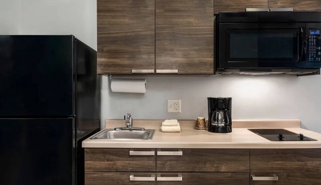 Family-Friendly Room Near Lejeune Memorial Gardens and Jacksonville Mall