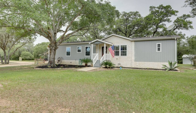Family-Friendly Rock Island Home 5 Mi to Splashway