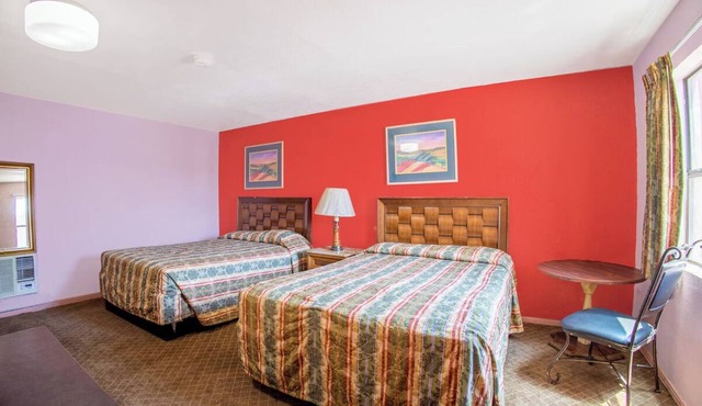 Family-Friendly Room Close to El Paso International Airport for Relaxed Stays