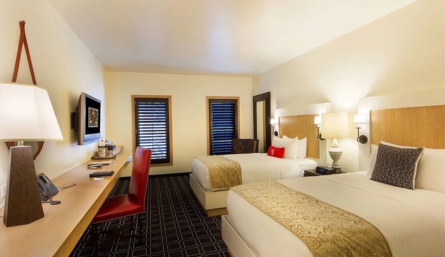 Family-friendly Room in Silicon Valley! Free Parking & Seasonal Outdoor Pool!