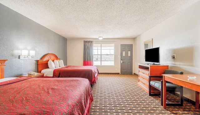 Family-Friendly Room Near Vernon College with Spacious Layout & Comfort