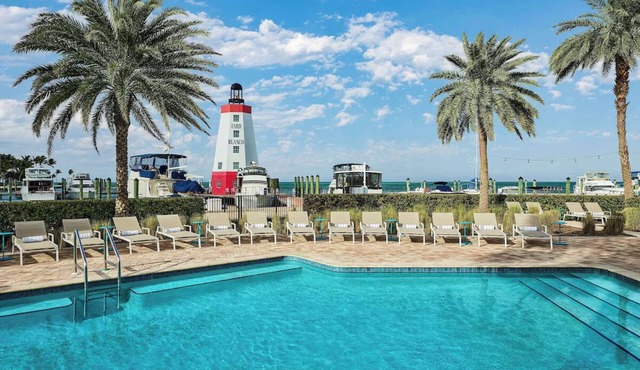 Family-Friendly Room Perfect for Beachside Relaxation! Outdoor Pool!