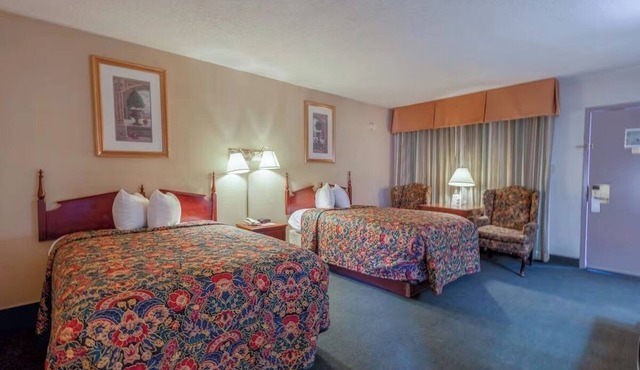 Family-Friendly Room Perfect for Road Trips Along Interstate 40 & Route 66