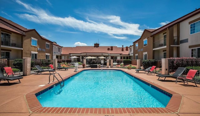 Family-friendly Room w/Free Hot Breakfast | Free Onsite Parking