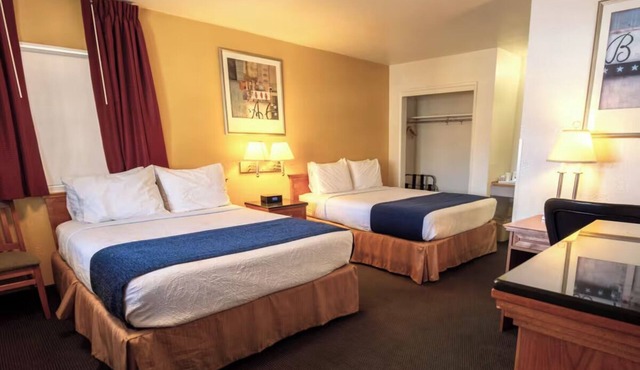 Family-Friendly Room w/Free Breakfast & Free Parking Near Local Attractions