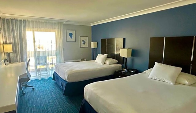 Family-Friendly Room Near Waterfront and Local Seal Beach Charm with Breakfast