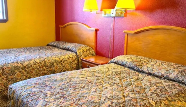 Family-Friendly Room w/Free Parking, Close to Frasch Park Golf Course