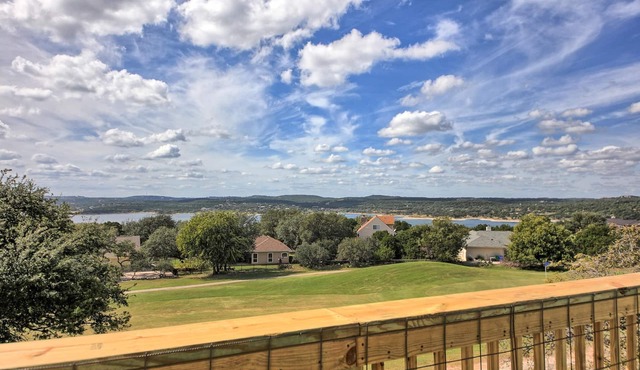 Family Friendly, sleeps 10 (6 adults)