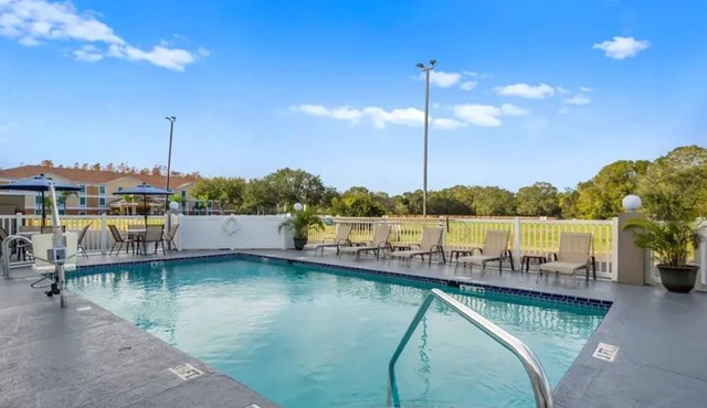 Family-Friendly Space Near Wesley Chapel's & Top Sites | Pool, Free Parking