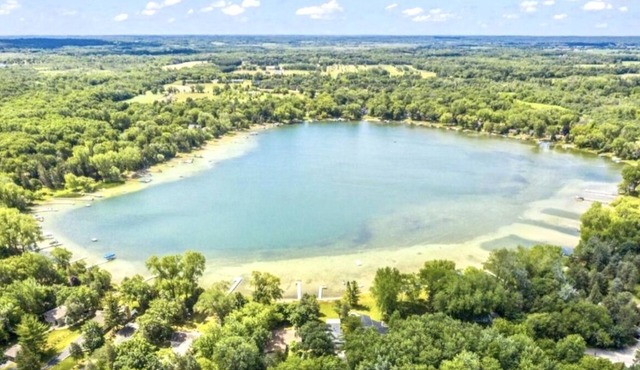 Family Friendly Sandy Beach Lake Home! Your 3Bed, 2Bath Escape For All Seasons!