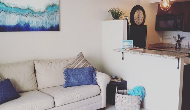 Family-Friendly Seawall Condo (sleeps 5)