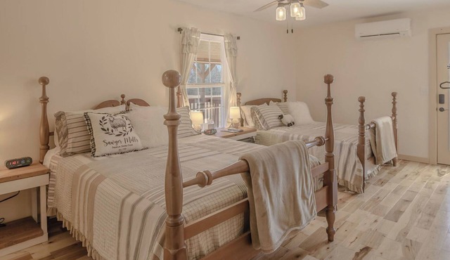 Family-Friendly Sheep-Themed Room with 2 Beds & Pasture Views at Beulah Farm