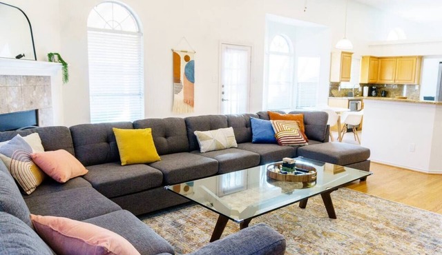 Family Friendly Single Story w/Garage & 2King Beds