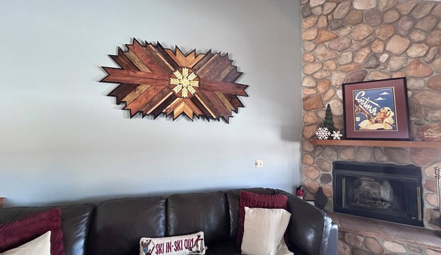 Family friendly ski-in/ski out Chalet Whitecap Mountain with high end boot dryer