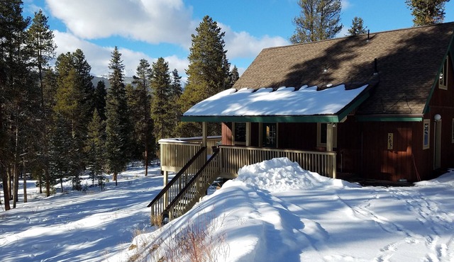 Family-friendly ski vacation home, 5 minutes from Main Street and Gondola