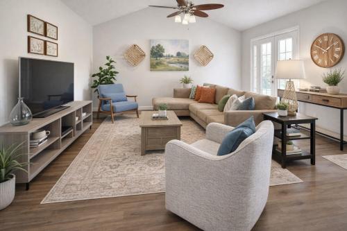 FAMILY Friendly Sleeps 10 4 Bedrooms King Bed & Pets