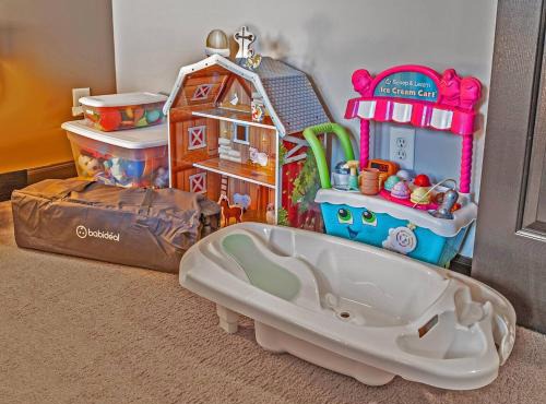 Family Friendly Sleeps 10 - 4BR I-85 Access