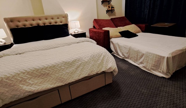 Family friendly, spacious and close to grocery outlets,restaurants and transport