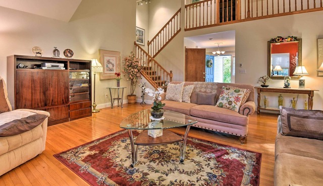 Family Friendly, Spacious, Tranquil Pocono Home ~ Hike + Ski +Golf!