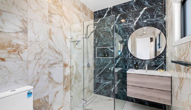 Family- friendly Spacious 4BDR Home Free parking