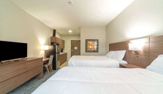 Family-Friendly Stay + Free Parking - Creole Nature Trail – 6miles away