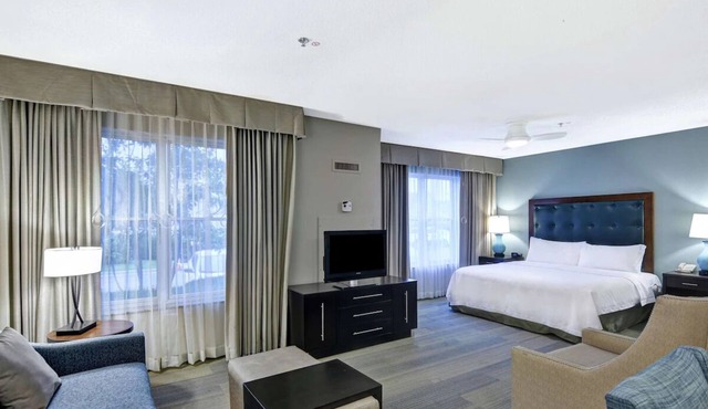 Family-Friendly Stay with Full-Size Kitchen | Free Parking & Pet Friendly!