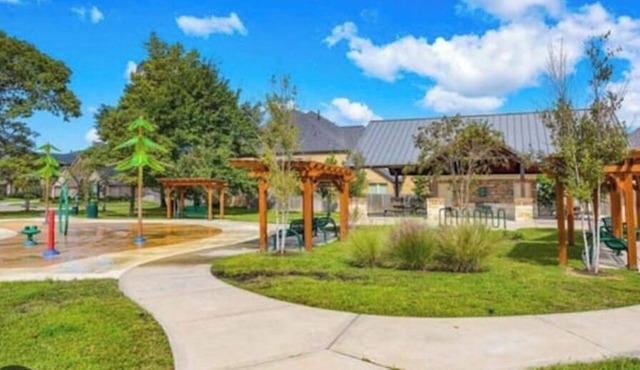 Family Friendly Stay with Parks and Pool Nearby