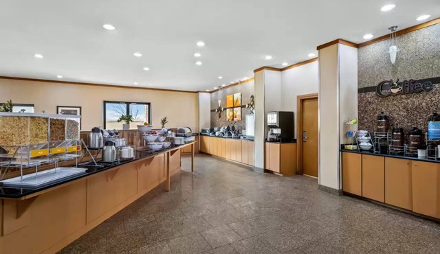 Family-Friendly Suite Near UFO Museum and Research Center! Free Breakfast!