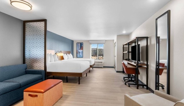 Family-Friendly Suite with Kitchen, Gym Access, and Near Attractions