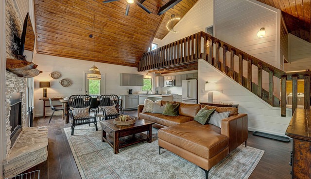 Family Friendly! Sunset + Mtn Views, Fire Pit, Hot Tub, Game Room - Golden TEE!