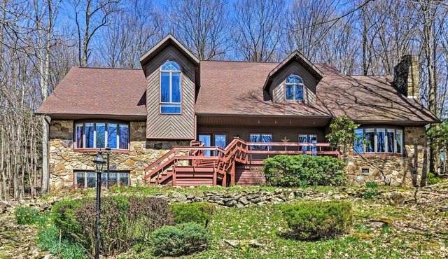 Family-Friendly Terra Alta Home w/Lake View!