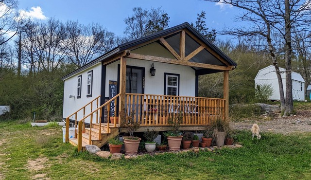 Family-friendly tiny house with creek access!
