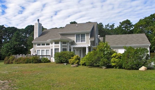 Family Friendly Townhouse with Central Air and Private Deck (No Pets Allowed)