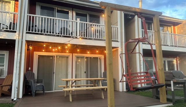 Family friendly townhouse minutes from Hunter Mountain!
