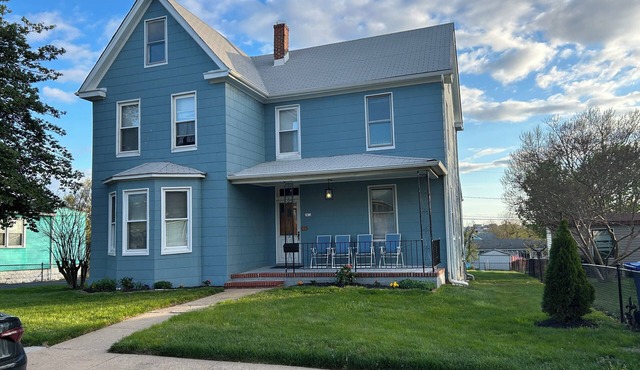 Family friendly Tranquil apartment with AC in vibrant Baltimore.