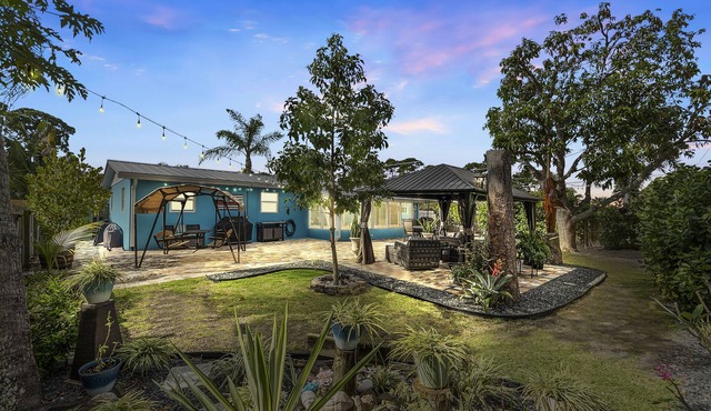 Family-Friendly Tropical Oasis by Downtown & Beach with Gorgeous Backyard