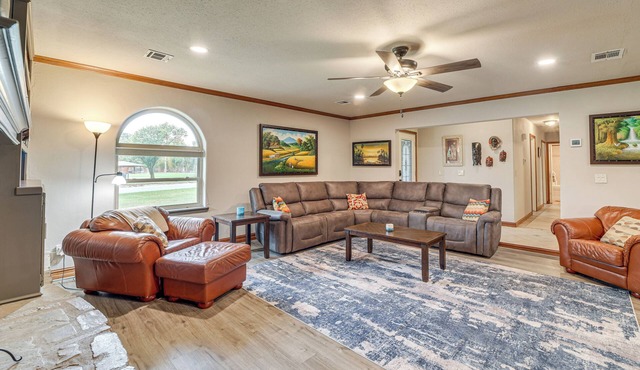 Family-Friendly Tulsa Suburb Home By Parks & River