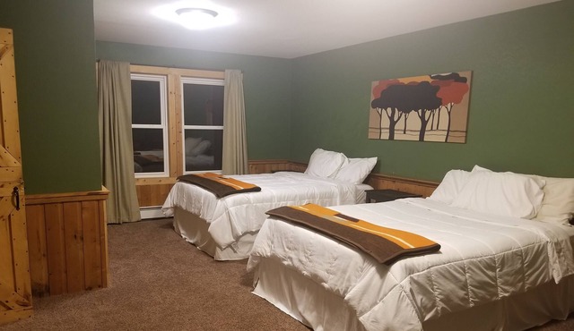 Family Friendly Two Bedroom Next To Paul Bunyan State Forest & Trails