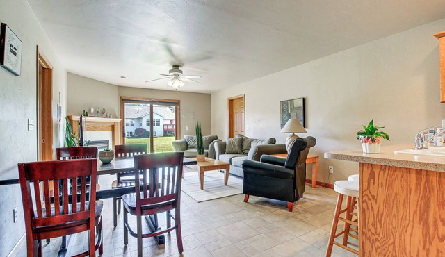 Family-Friendly Unit: 8 Mi to Appleton Downtown!