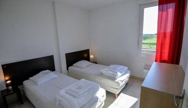 Family-Friendly Unit: Pool, Kitchenette, Scenic Surroundings Near Carcassonne