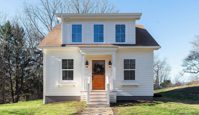 Family-Friendly Cottage 2BR + Loft - Fire Pit, Near UVA, Hiking & Wineries