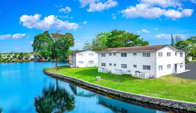 Family-Friendly Condo– Sleeps 11 - Palm Wave Stays