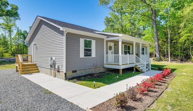 Family-Friendly Home w/Deck Near Colonial Beach!