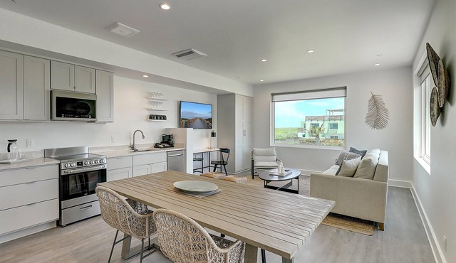 Family Friendly Condo w/Gulf Views-Private Walkable Beach Access, Pool Onsite!