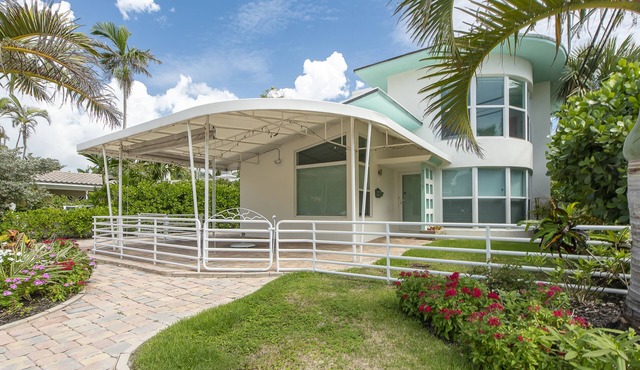 Family-Friendly Beach Villa, Central Location to all the Action