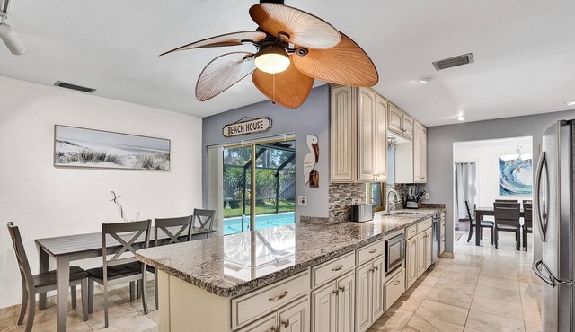 Family Friendly Home- 7 Minutes from the Beach!