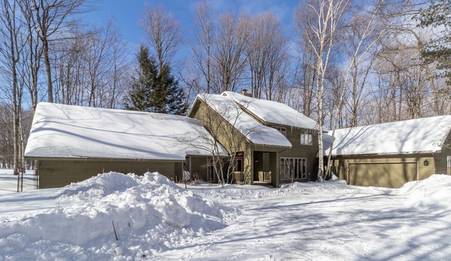 Family-friendly home minutes from shopping, beaches, and dining