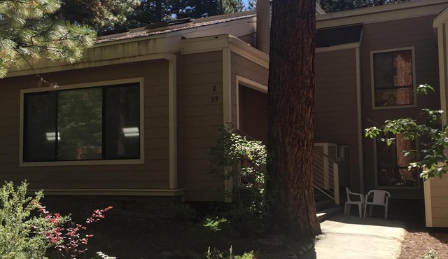 Family Friendly 3 BR Lake Tahoe Retreat close to Lake, Casino and Skiing.
